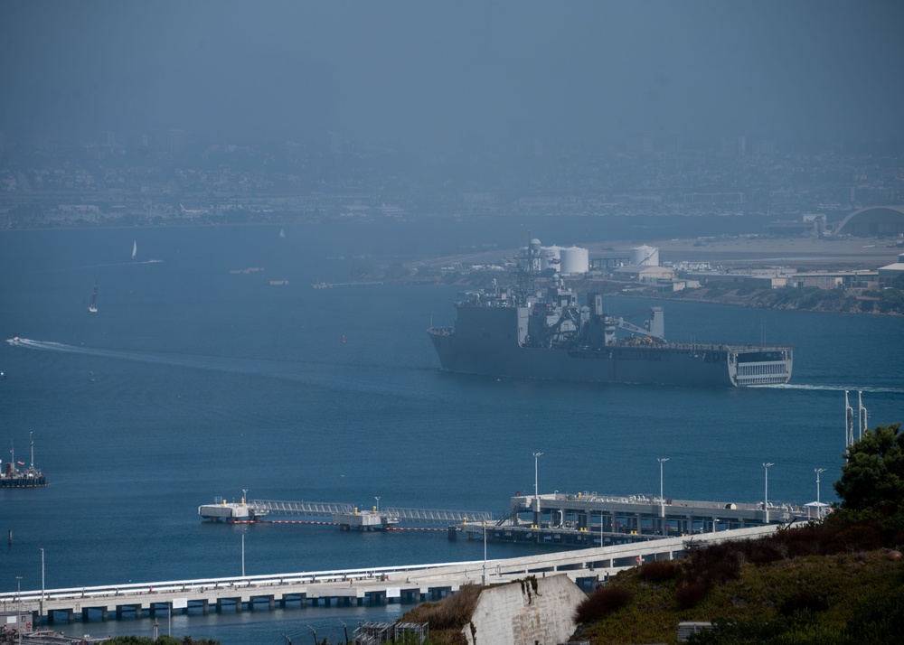 USS Comstock (LSD 45) Returns to Homeport