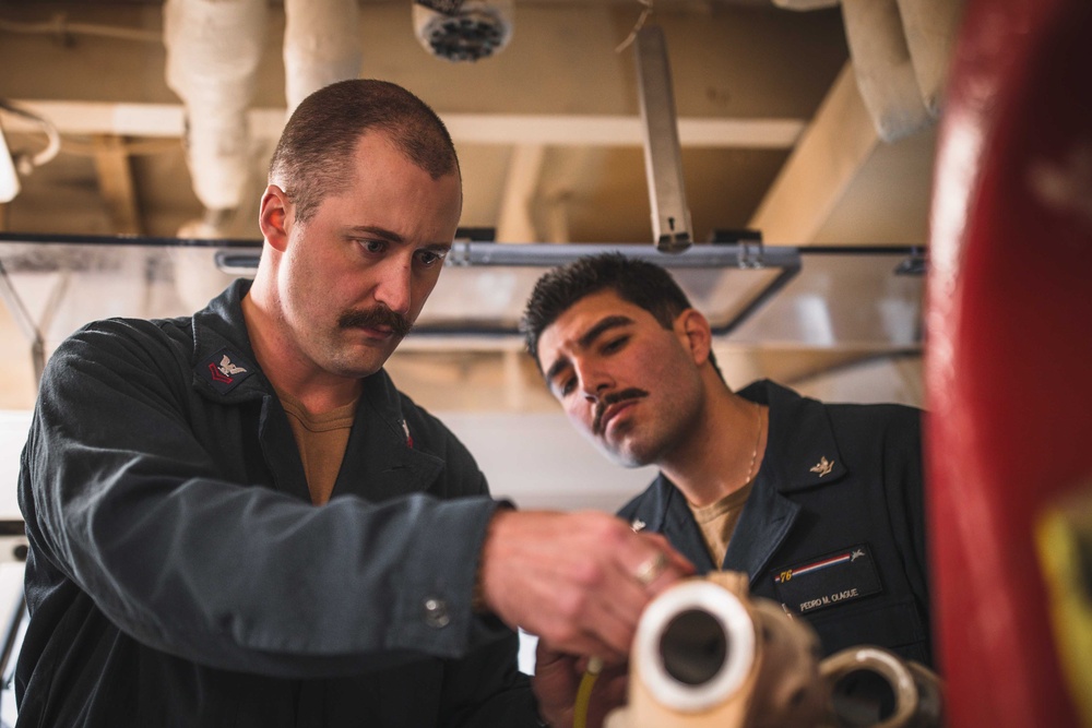USS George Washington Sailors Conduct Nose-Landing Gear Pre-Test