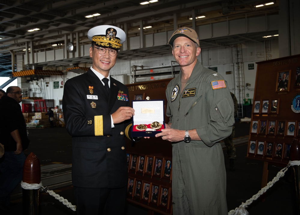 Midshipmen from ROK Naval Academy tour USS Carl Vinson