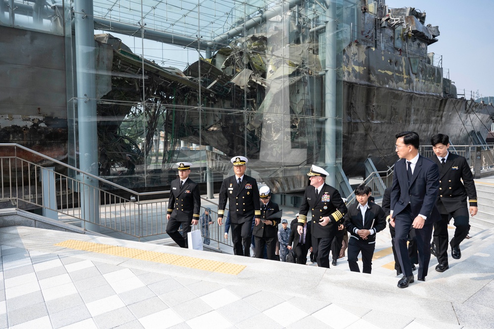 CDRUSINDOPACOM visits The Cheonan Memorial