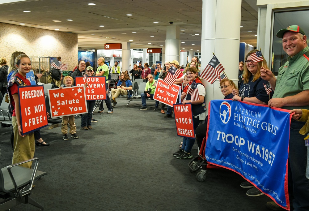 Puget Sound Honor Flight celebrates U.S. veterans homecoming