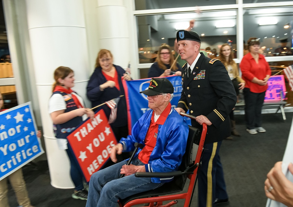 Puget Sound Honor Flight celebrates U.S. veterans homecoming