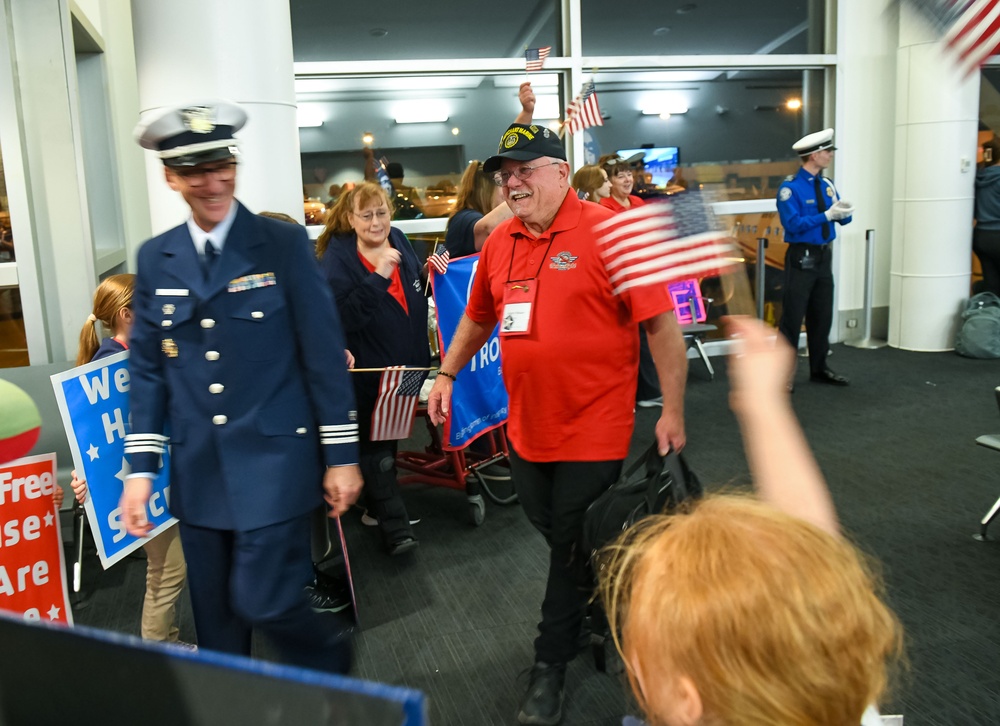 Puget Sound Honor Flight celebrates U.S. veterans homecoming