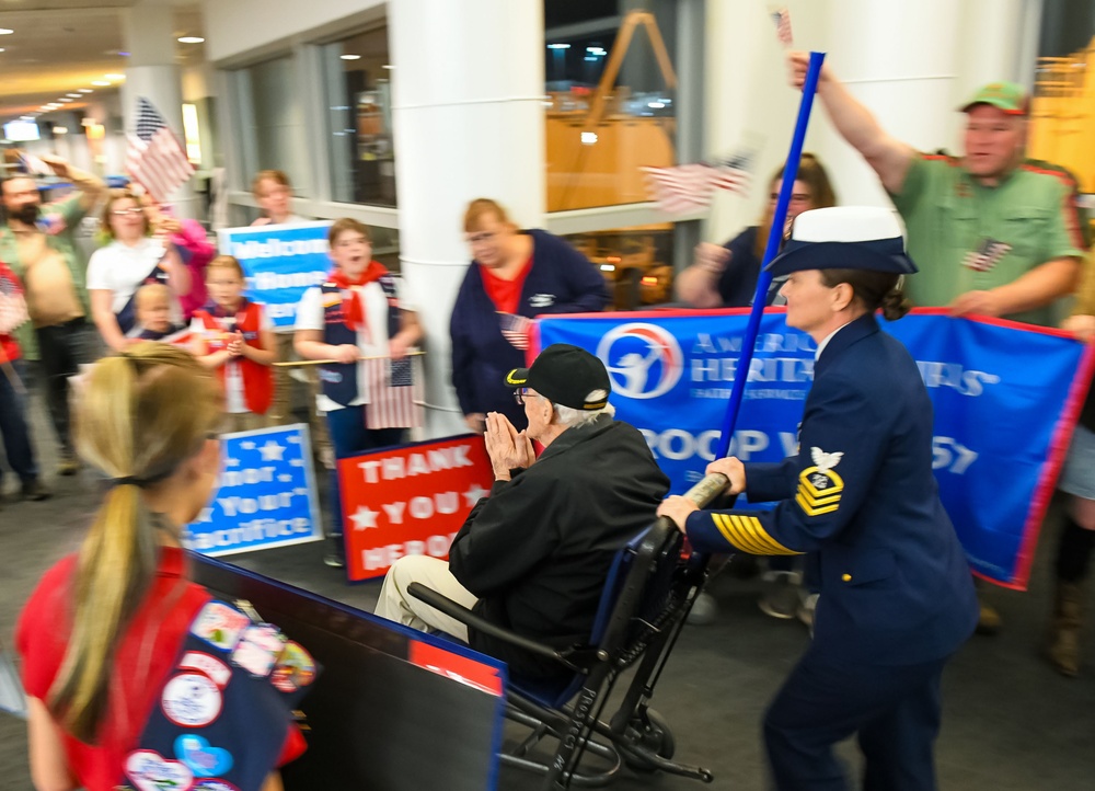 Puget Sound Honor Flight celebrates U.S. veterans homecoming