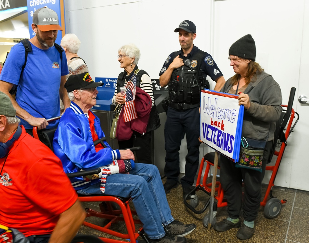 Puget Sound Honor Flight celebrates U.S. veterans homecoming