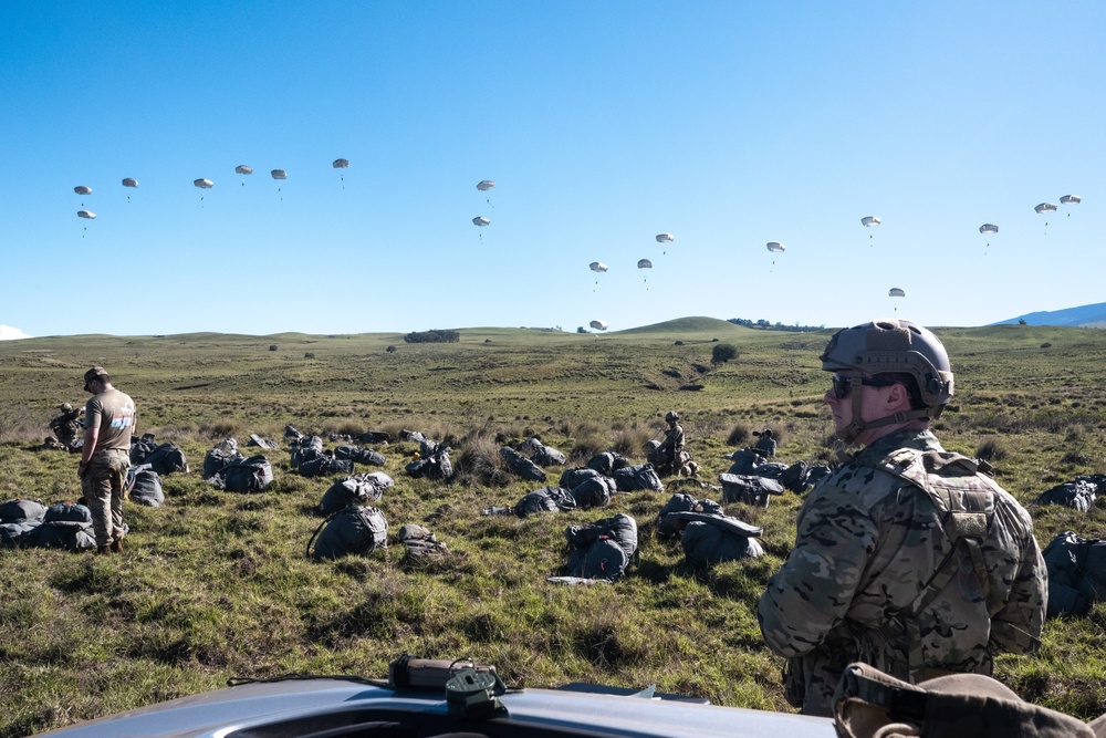 Arctic Aloha airborne troops descend to Hawaii for JPMRC