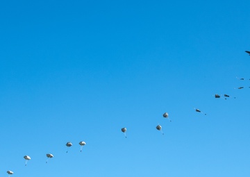 Arctic Aloha airborne troops descend to Hawaii for JPMRC