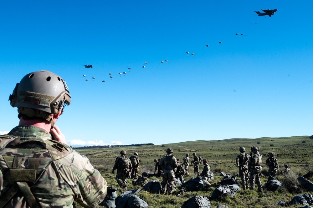 Arctic Aloha airborne troops descend to Hawaii for JPMRC