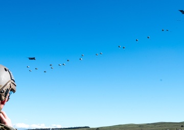 Arctic Aloha airborne troops descend to Hawaii for JPMRC