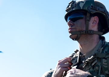 Arctic Aloha airborne troops descend to Hawaii for JPMRC