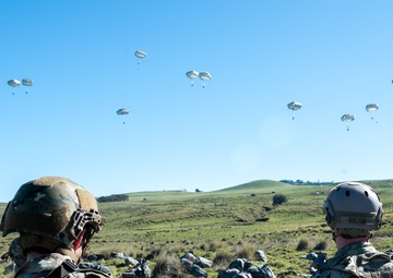 Arctic Aloha airborne troops descend to Hawaii for JPMRC