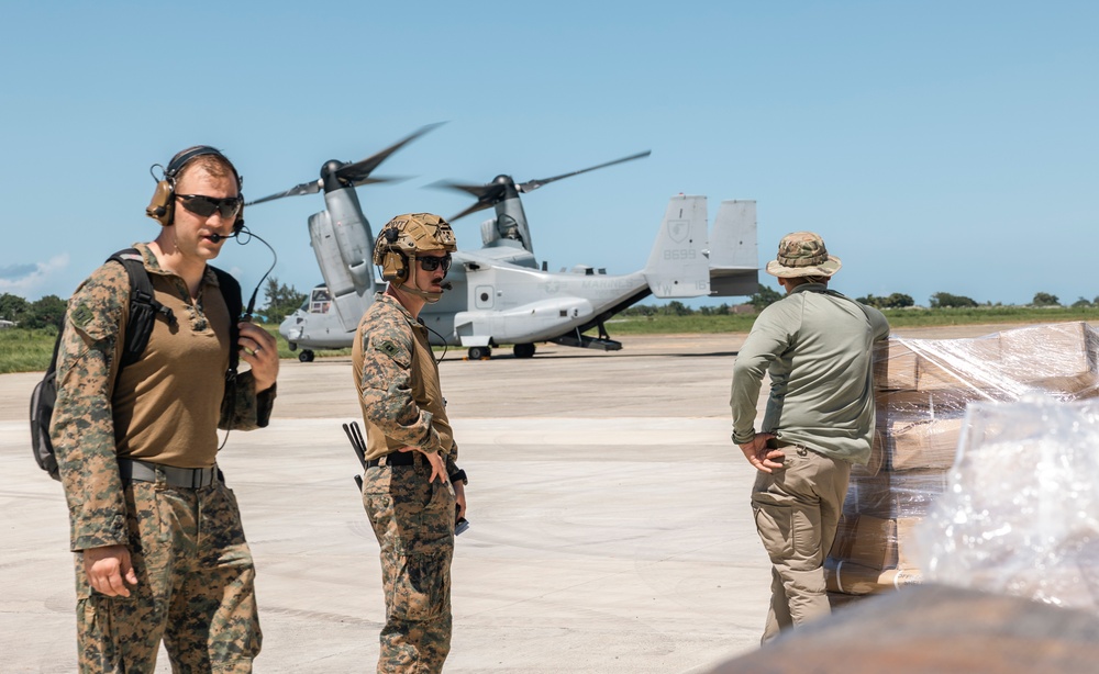 MRF-SEA Marines load MV-22 Osprey’s in Laoag to Support Relief Efforts Alongside Philippine Allies