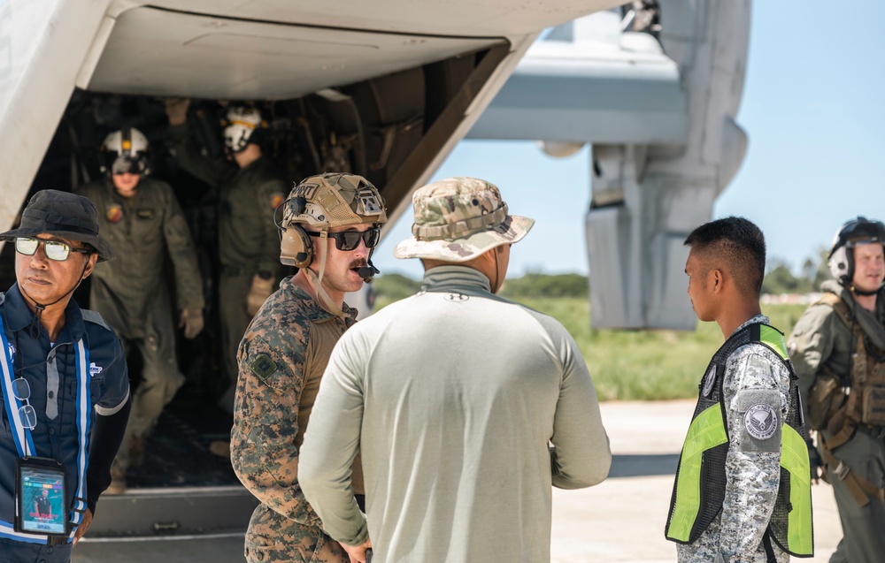 MRF-SEA Marines load MV-22 Osprey’s in Laoag to Support Relief Efforts Alongside Philippine Allies