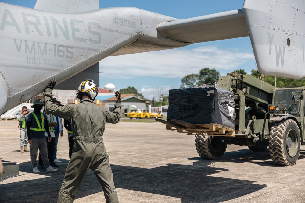 MRF-SEA Marines load MV-22 Osprey’s in Laoag to Support Relief Efforts Alongside Philippine Allies