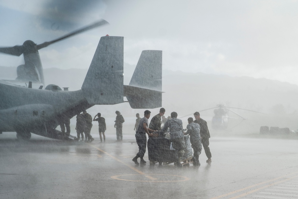 15th MEU MV-22B Ospreys Transport Relief Supplies Following Typhoon in Philippines