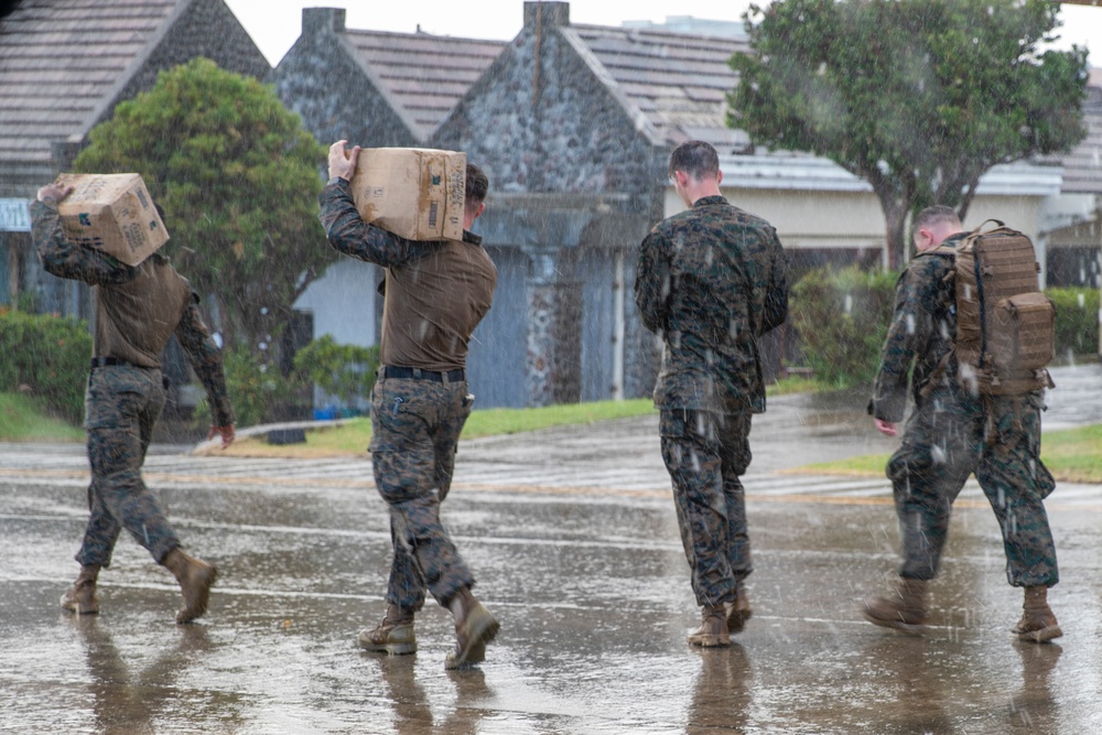 15th MEU MV-22B Ospreys Transport Relief Supplies Following Typhoon in Philippines