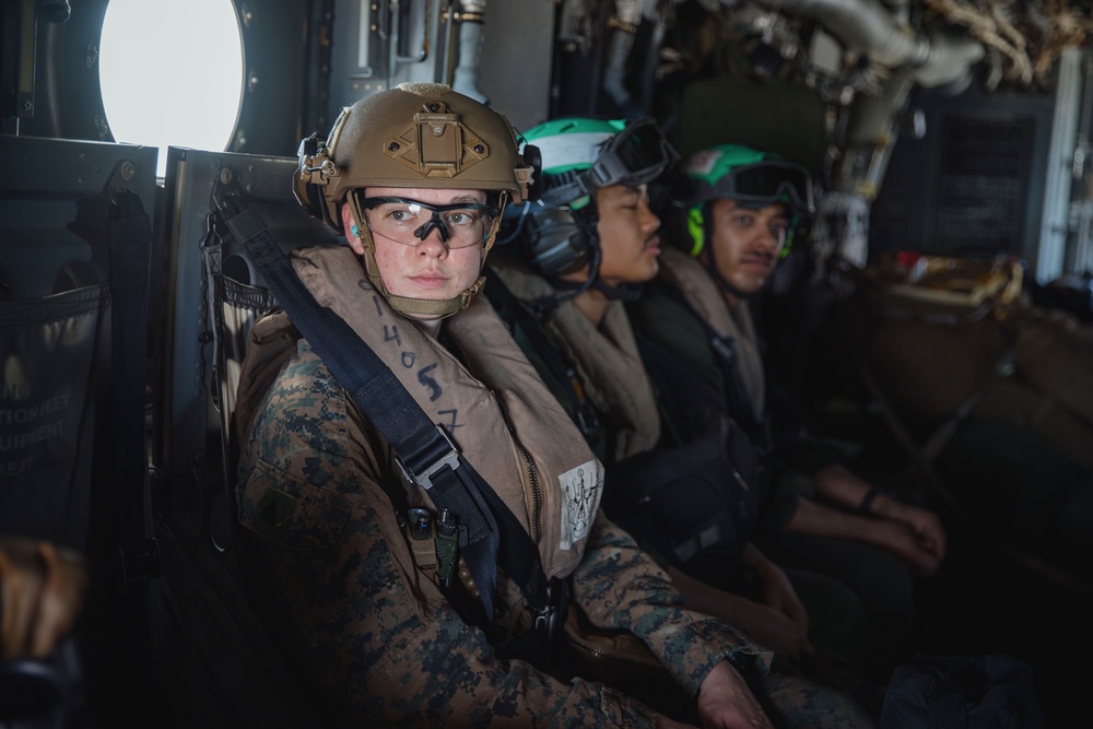 15th MEU MV-22B Ospreys Transport Relief Supplies Following Typhoon in Philippines