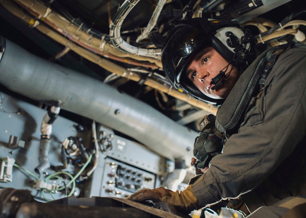 15th MEU MV-22B Ospreys Deliver Foreign Disaster Relief Supplies to Batan Island