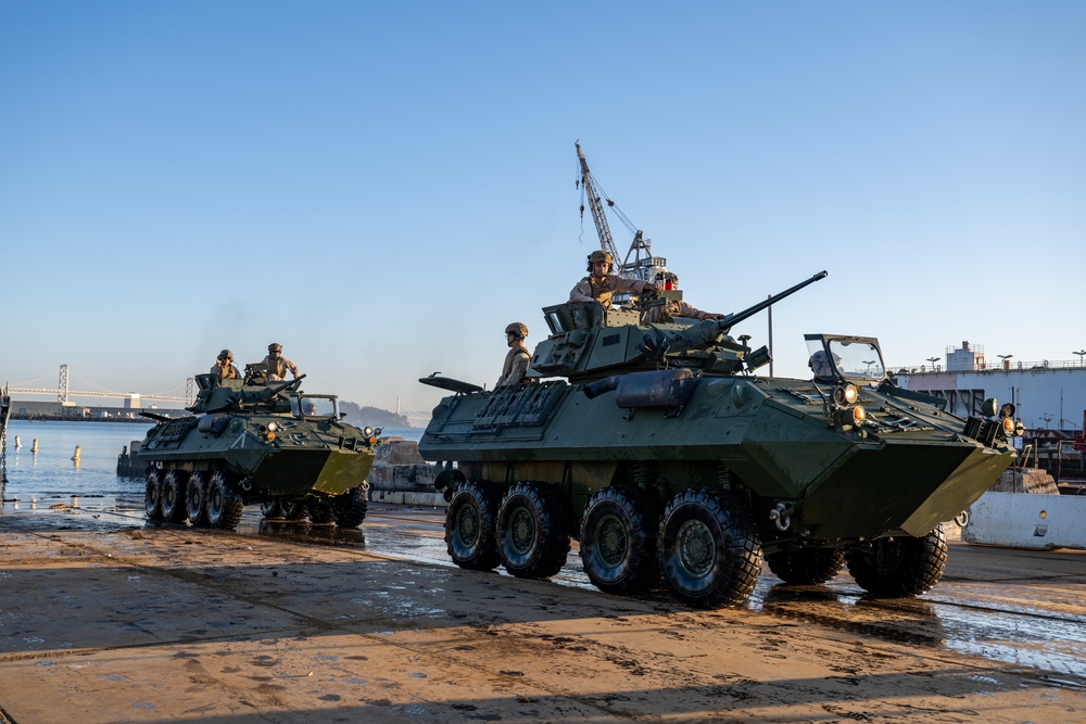 ACU 1 offloads Marines and vehicles