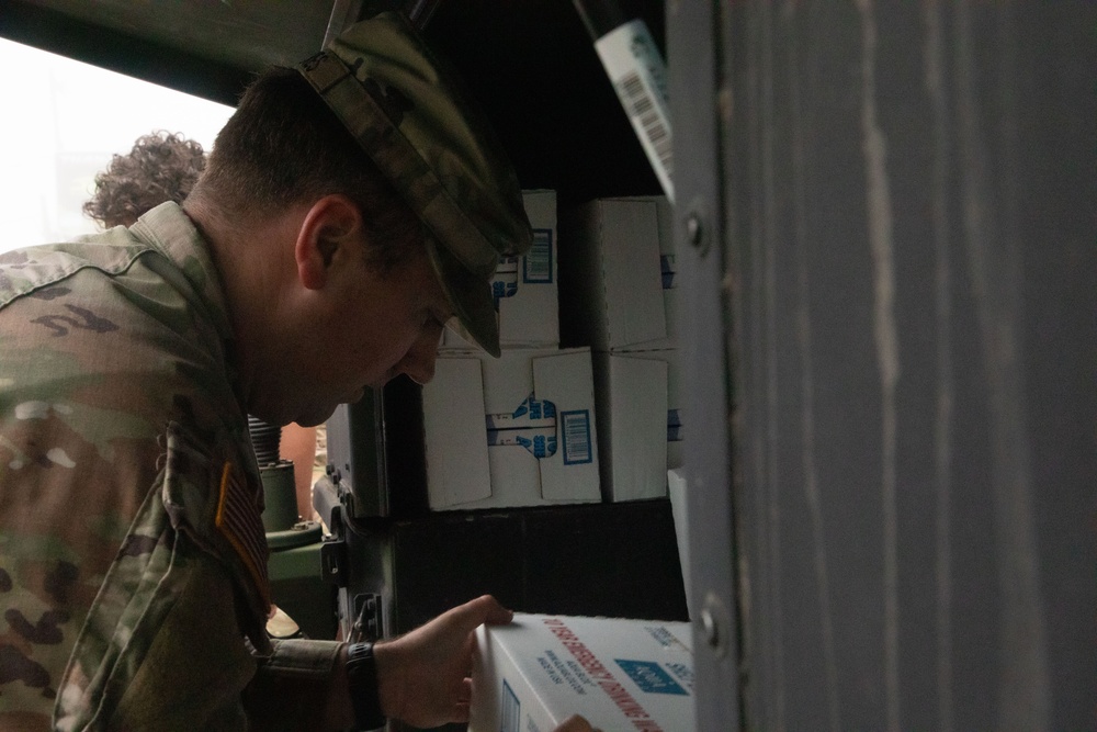 North Carolina National Guardsmen deliver meals to Asheville community