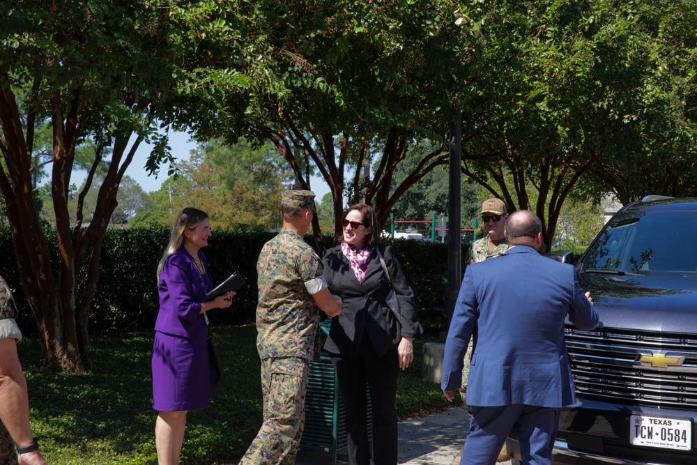 Ambassador Heide B. Fulton meets Lt. Gen. Leonard F. Anderson, commander of U.S. Marine Corps Forces, South.