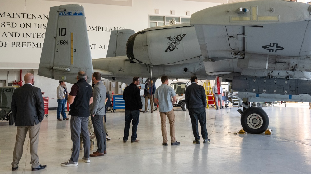 Airport executives tour Idaho Air National Guard