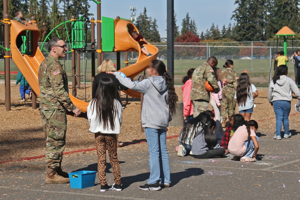 Rest Assured Soldiers have lunch with Thompson Elementary Students