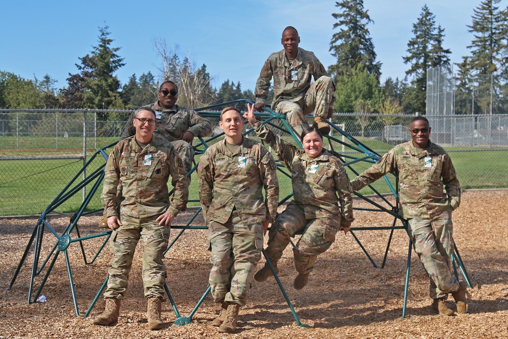 Rest Assured Soldiers have lunch with Thompson Elementary Students