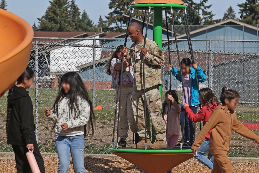 Rest Assured Soldiers have lunch with Thompson Elementary Students