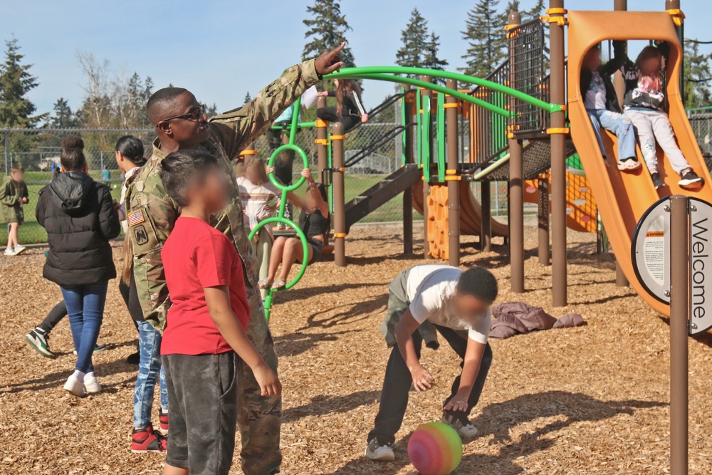 Rest Assured Soldiers have lunch with Thompson Elementary Students