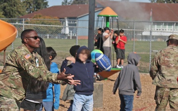 Rest Assured Soldiers have lunch with Thompson Elementary Students