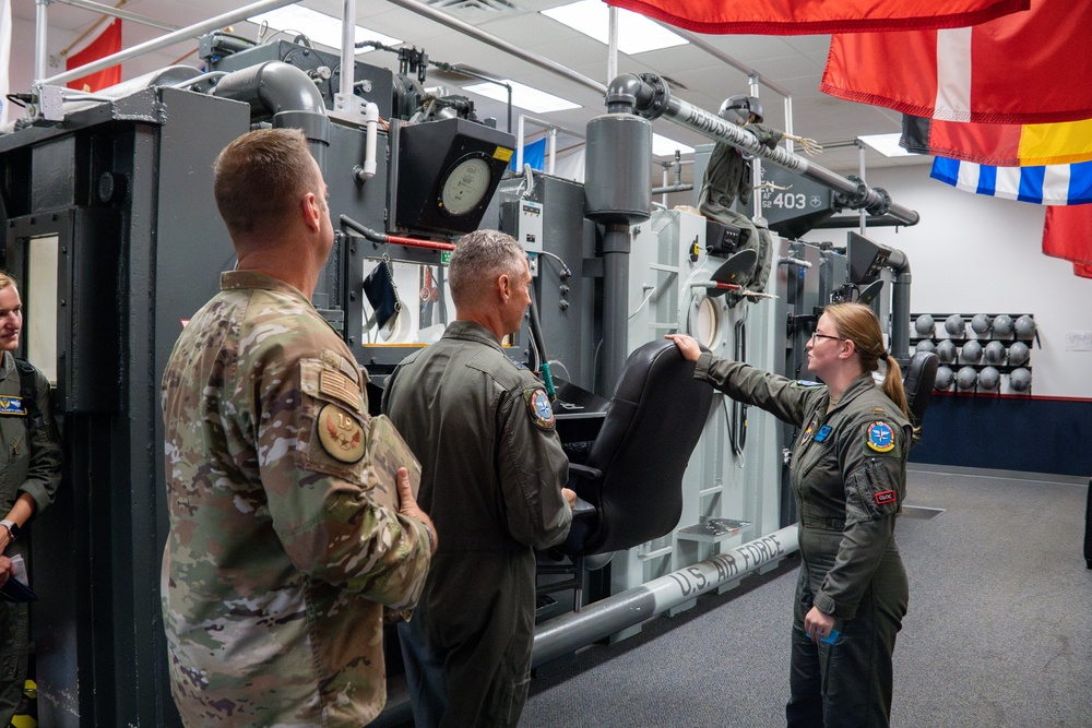 19AF Commander Visits ENJJPT at Sheppard AFB