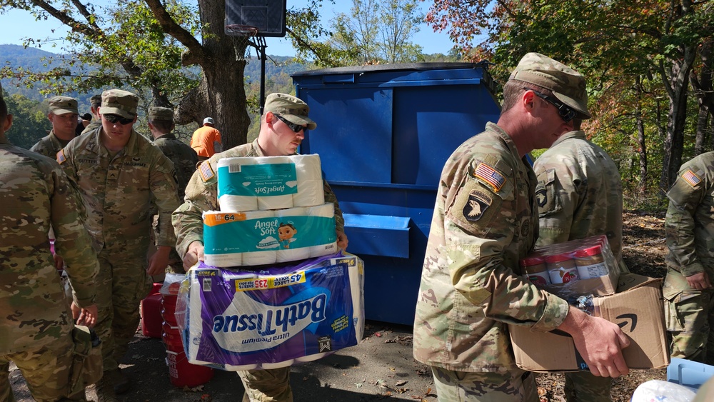 Screaming Eagles Soldiers assist volunteers at a church