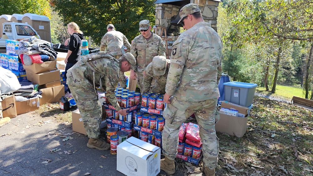 Screaming Eagles Soldiers assist volunteers at a church