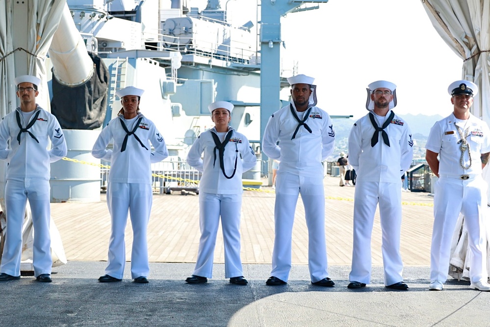 USS Decatur Holds Change of Command Ceremony