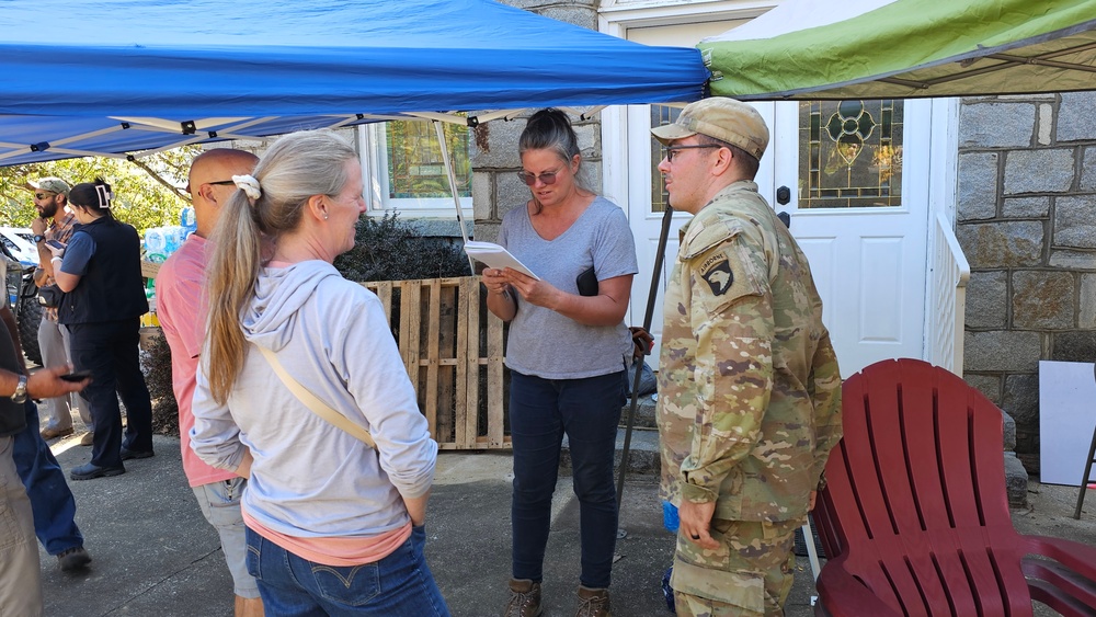 Screaming Eagles Soldiers assist volunteers at a church