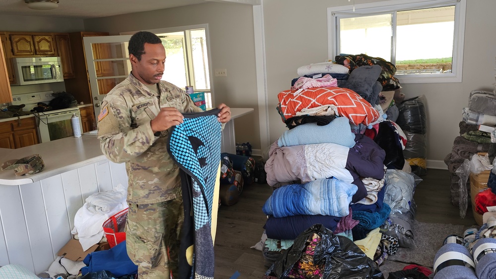 Screaming Eagles Soldiers assist volunteers at a church