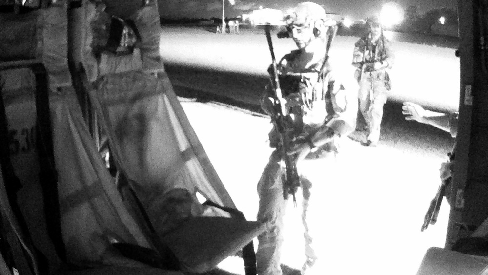 2-25 AVN Soldiers fly 75th Rangers to air assault during JPMRC 25-01