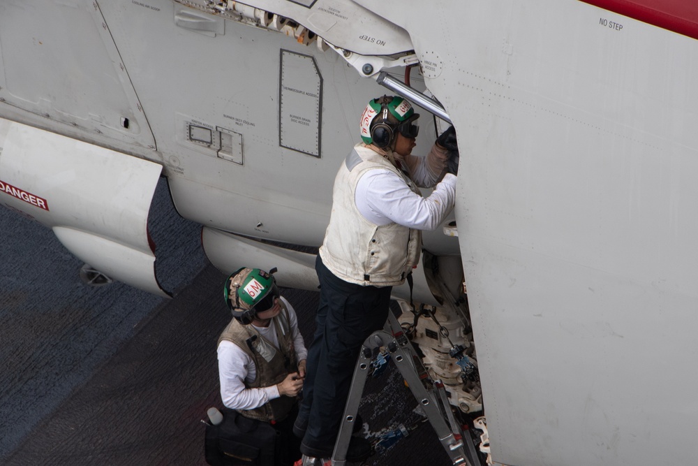 Nimitz Sailors Perform Maintenance on Aircraft Nimitz Sailors Perform Maintenance on Aircraft