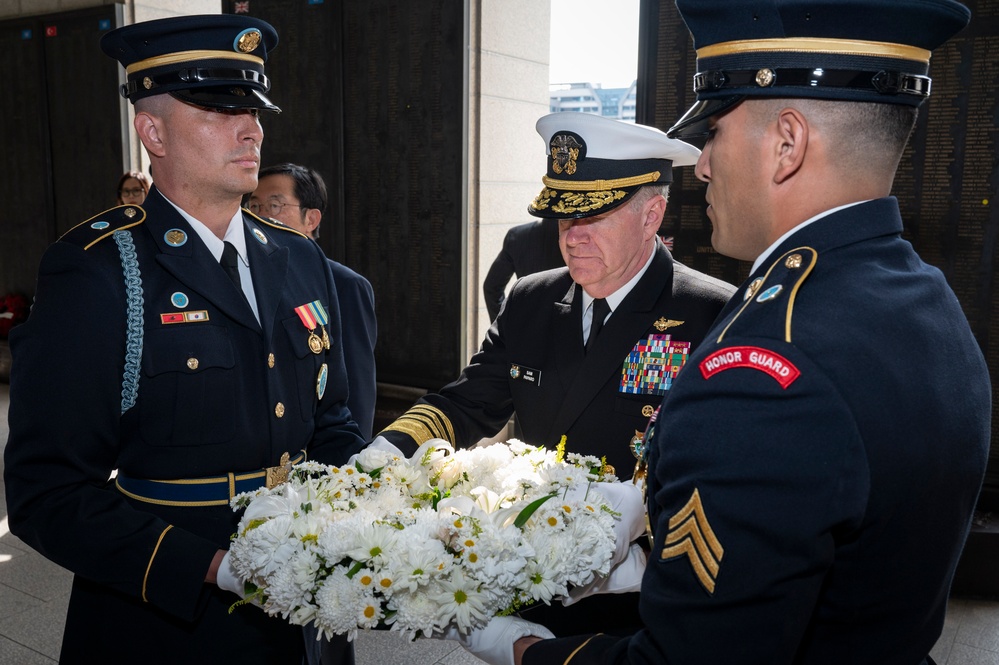 CDRUSINDOPACOM visits Korea War Memorial