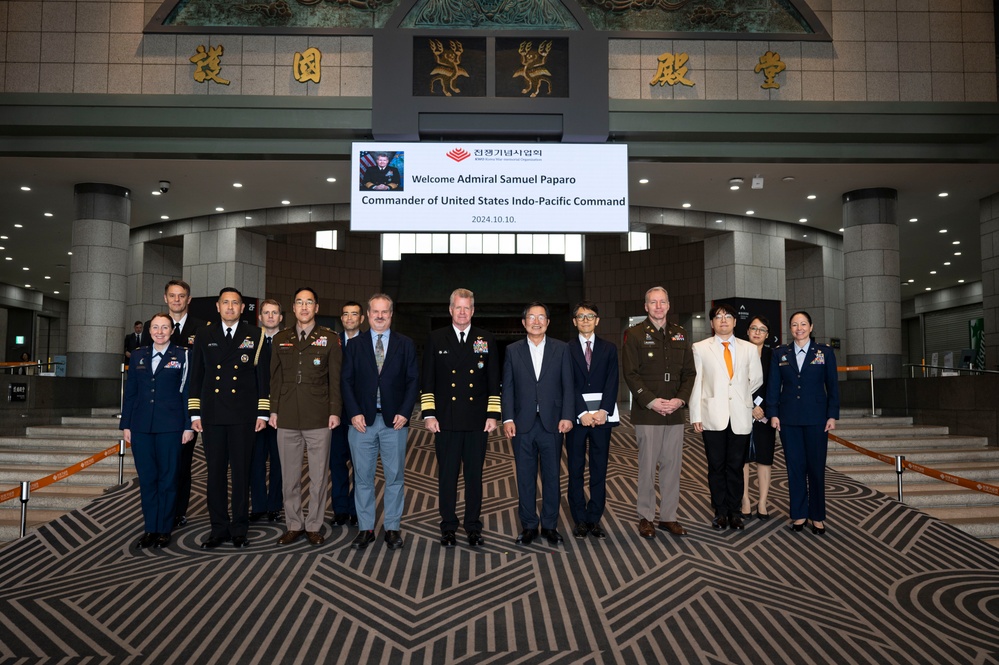 CDRUSINDOPACOM visits Korea War Memorial