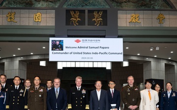 CDRUSINDOPACOM visits Korea War Memorial