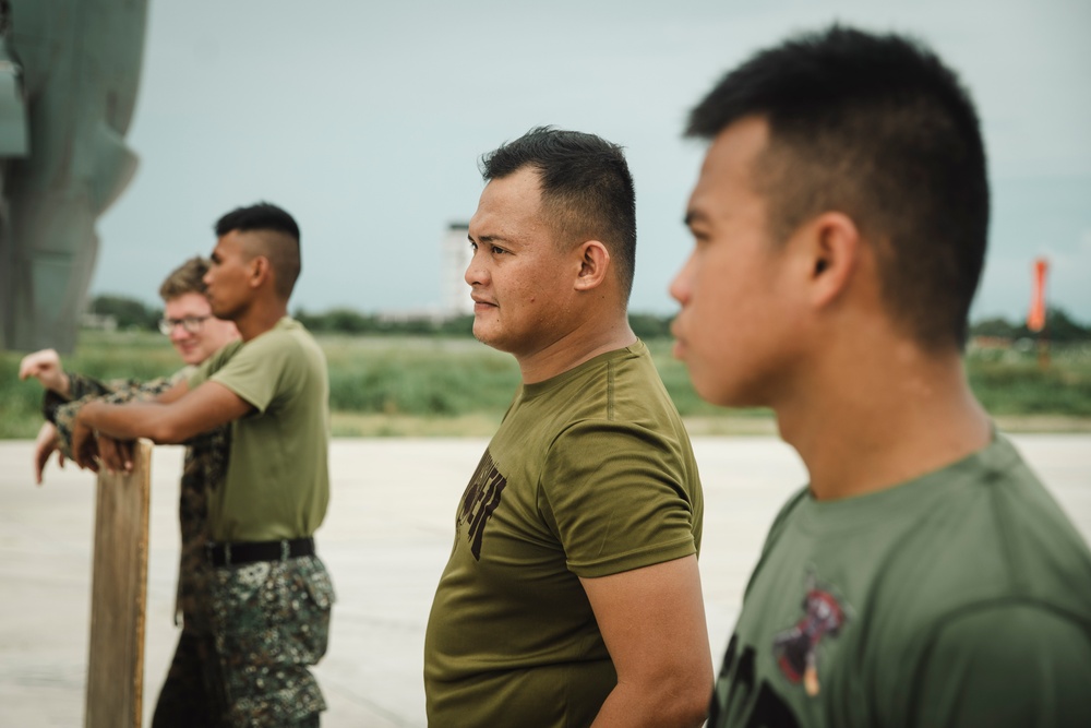 Philippine, US Marines Continue Typhoon Relief Efforts at Laoag International Airport