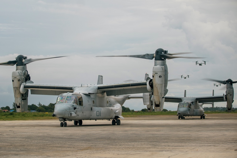 15th MEU Continues Foreign Disaster Relief Operations in Laoag, Philippines