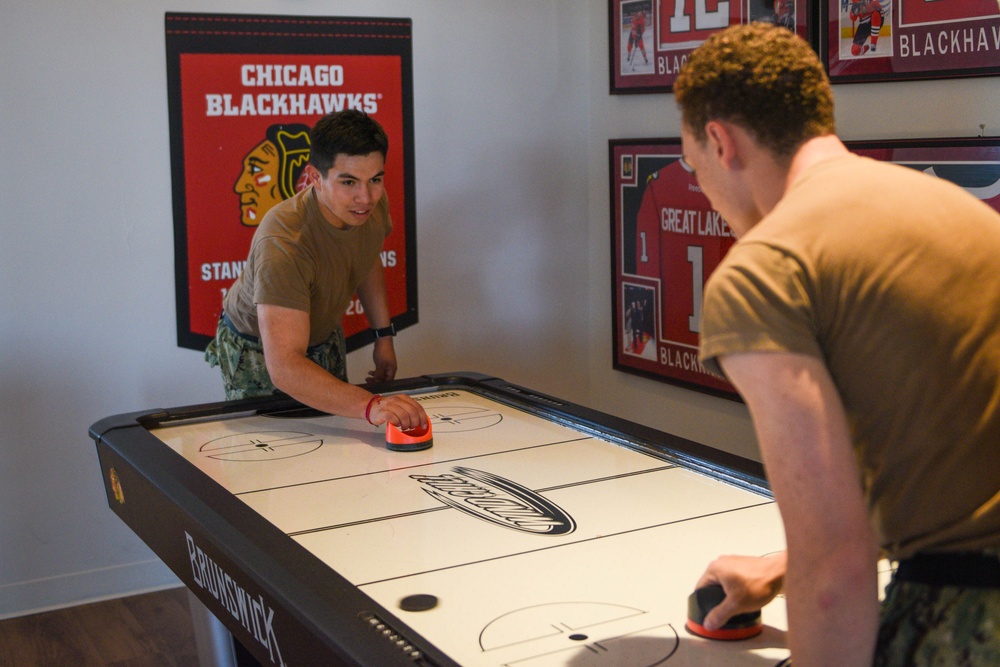 Accession-level Sailors have fun at the USO