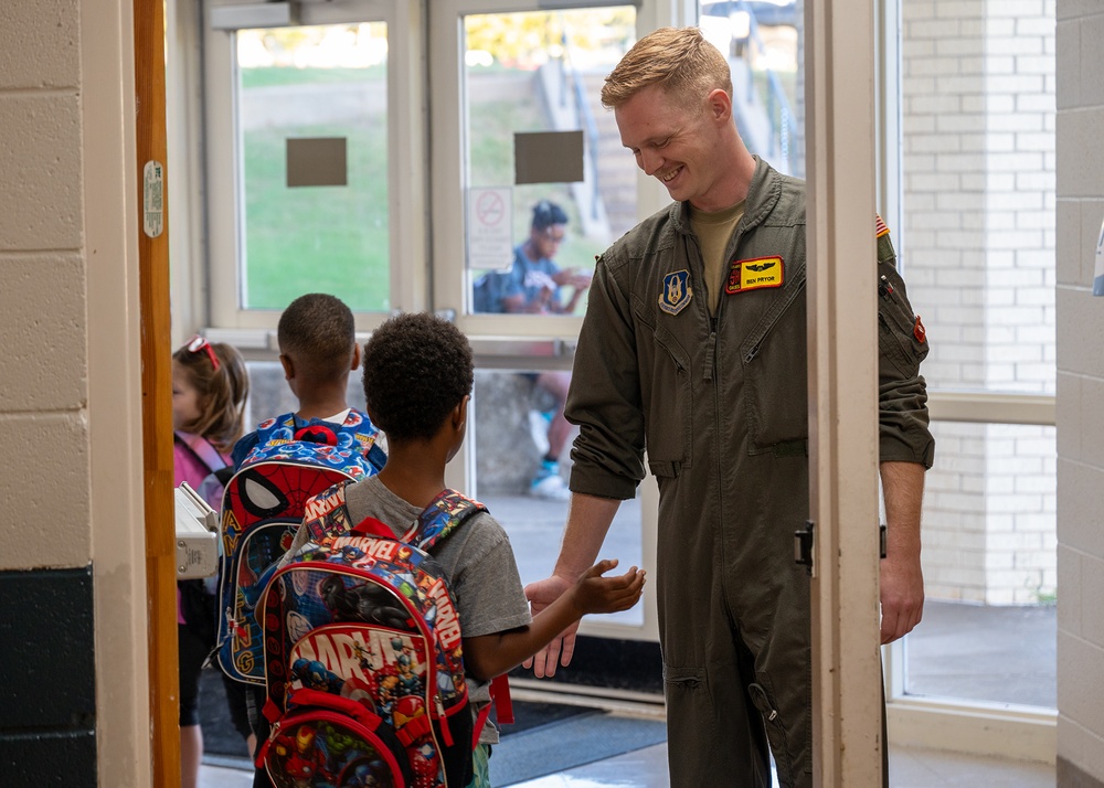 507th Air Refueling Wing Pilot visits Elementary School