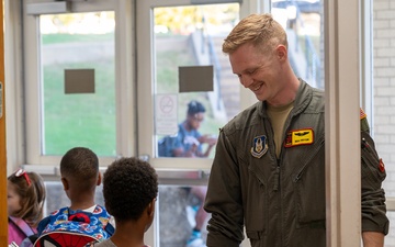 507th Air Refueling Wing Pilot visits Elementary School