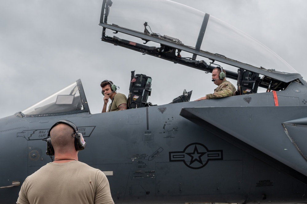 4th Fighter Wing Airmen conduct an F-15E Strike Eagle engine run