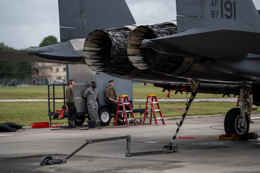 4th Fighter Wing Airmen conduct an F-15E Strike Eagle engine run