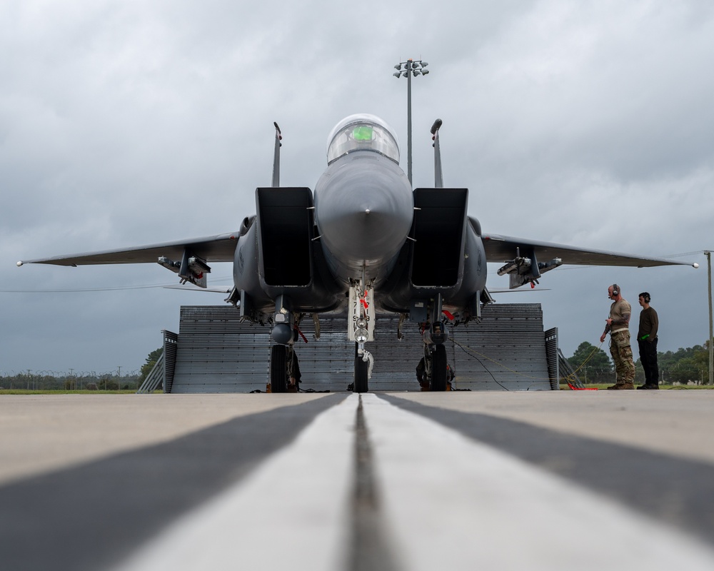 4th Fighter Wing Airmen conduct an F-15E Strike Eagle engine run
